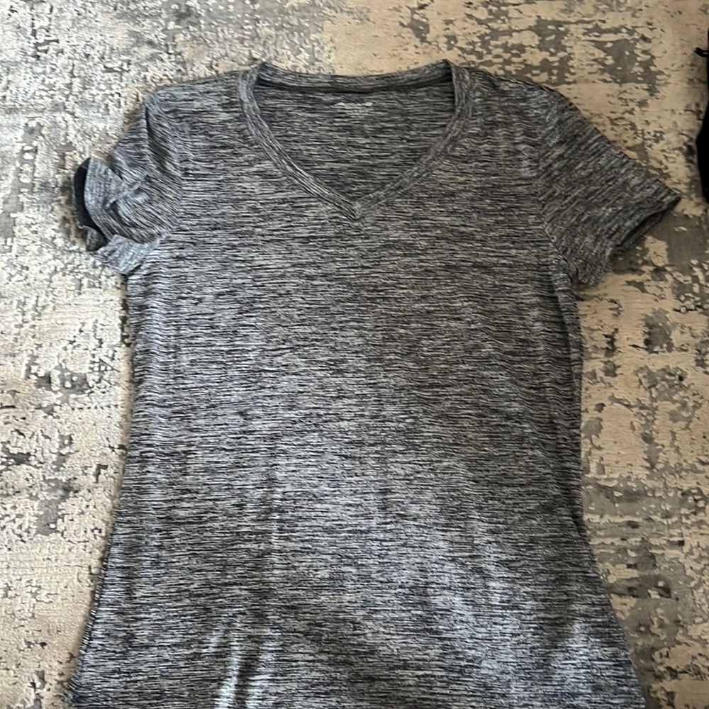 Active shirt size M